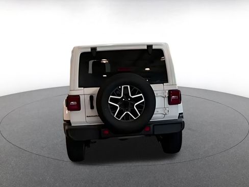 Used 2025 Jeep Wrangler Unlimited Sahara AWD/4WD image 16
