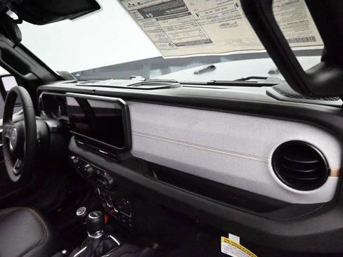 Used 2024 Jeep Gladiator Sport image 19