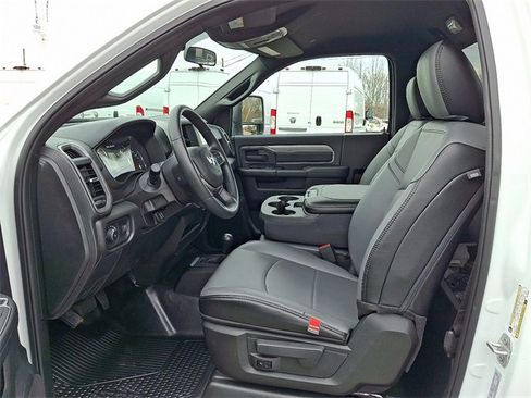 Used 2024 RAM 2500 Tradesman w/ Chrome Appearance Group image 8