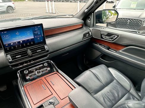 Certified 2022 Lincoln Navigator Reserve RWD image 20