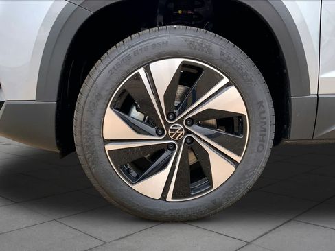 New 2026 Volkswagen Taos SE AWD/4WD image 12
