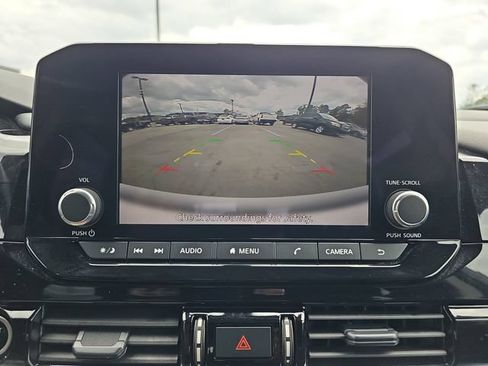 Used 2024 Nissan Pathfinder SV FWD image 29