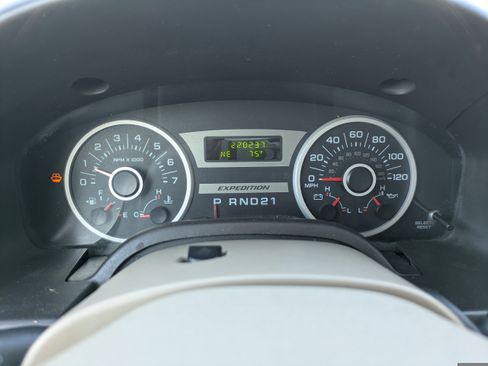 Used 2005 Ford Expedition XLT image 31