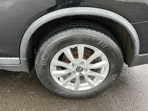 Used 2018 Nissan Rogue SV image 25