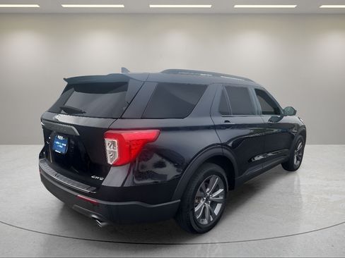 Used 2024 Ford Explorer XLT w/ Equipment Group 202A AWD/4WD image 7
