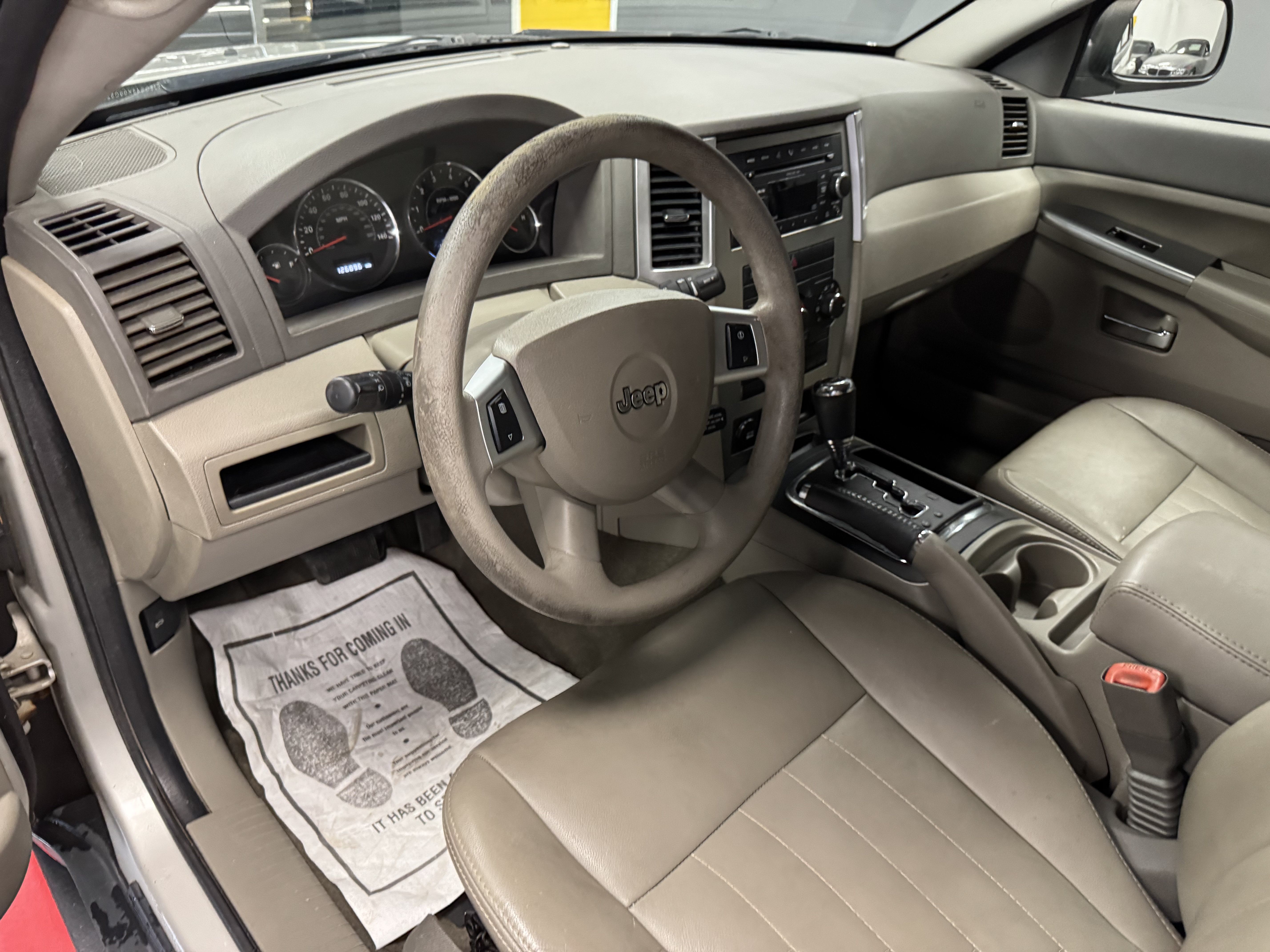 Used 2009 Jeep Grand Cherokee Laredo RWD image 7