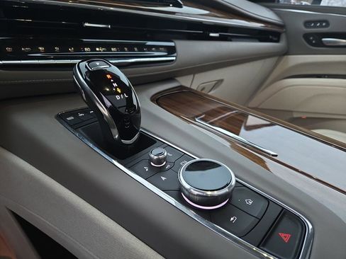 Certified 2024 Cadillac Escalade Sport Platinum w/ LPO, ONYX Package image 25