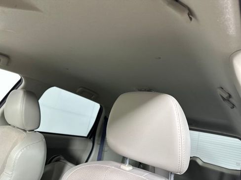 Used 2011 Mitsubishi Outlander SE image 12