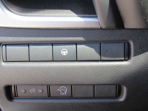 Used 2023 Nissan Rogue SV FWD image 29