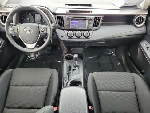 Used 2018 Toyota RAV4 LE FWD image 13