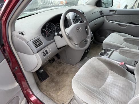 Used 2007 Toyota Sienna CE image 16