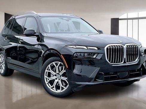 Used 2024 BMW X7 xDrive40i w/ Parking Assistance Package image 3
