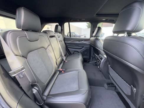 New 2026 Jeep Grand Cherokee Altitude image 21