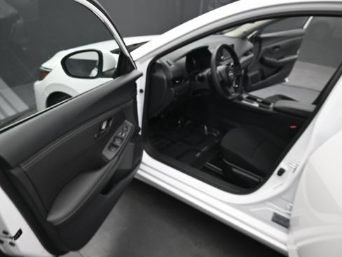 Certified 2025 Nissan Sentra S FWD image 17