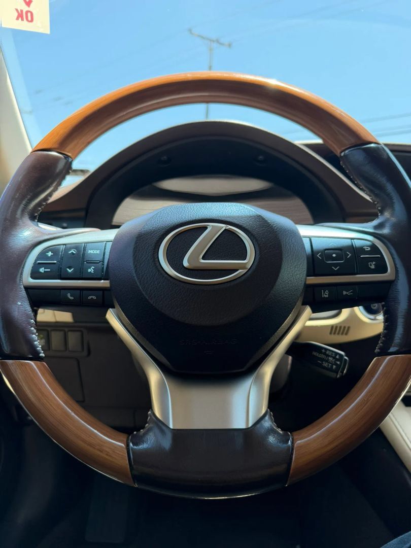Used 2016 Lexus ES 300h w/ Luxury Package w/Wood Trim FWD image 22