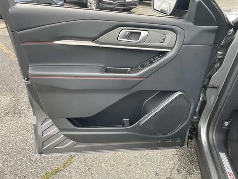 Used 2025 Ford Explorer ST-Line AWD/4WD image 19