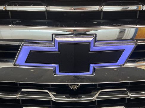 Used 2021 Chevrolet Silverado 1500 LTZ w/ Technology Package AWD/4WD image 3