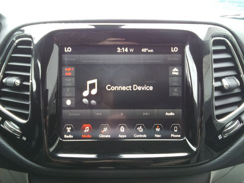 Used 2018 Jeep Compass Limited w/ Navigation Group AWD/4WD image 21