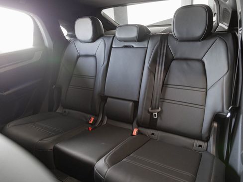 Certified 2026 Porsche Cayenne Coupe image 30