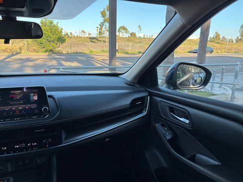 Used 2025 Nissan Rogue SV image 37