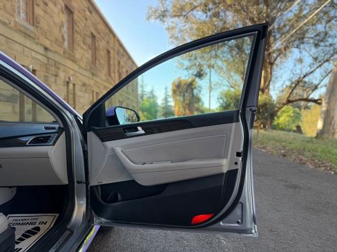 Used 2015 Hyundai Sonata Limited w/ Option Group 06 image 30