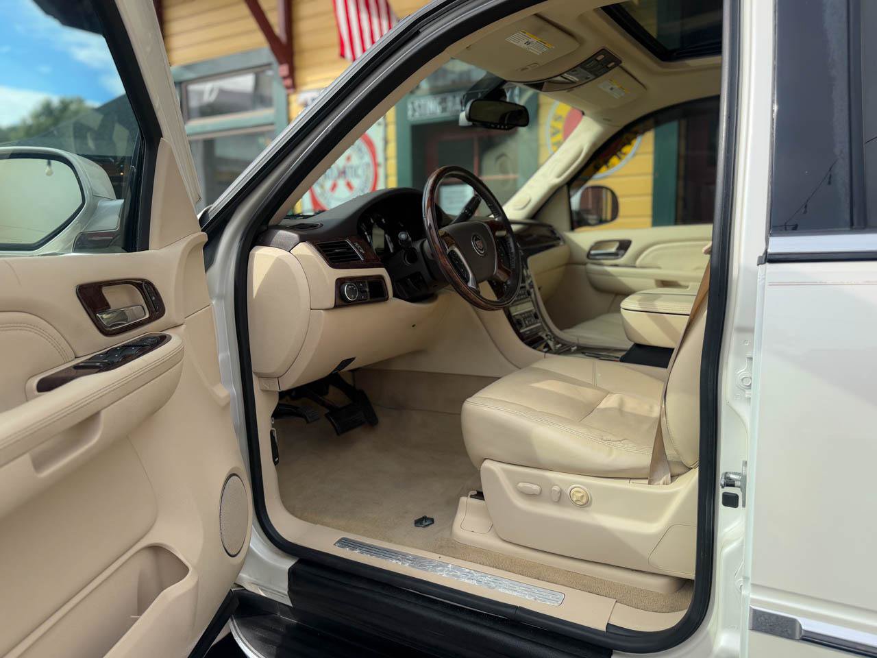 Used 2008 Cadillac Escalade 2WD image 13