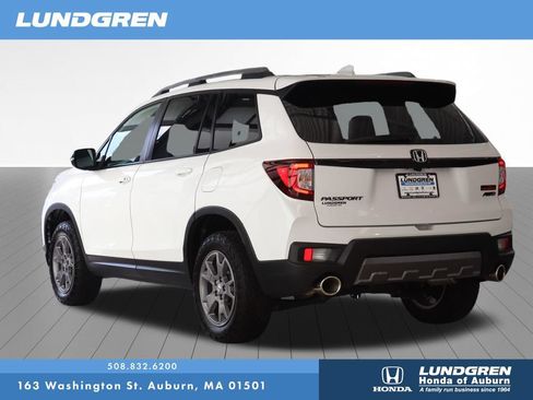 Used 2024 Honda Passport TrailSport image 3
