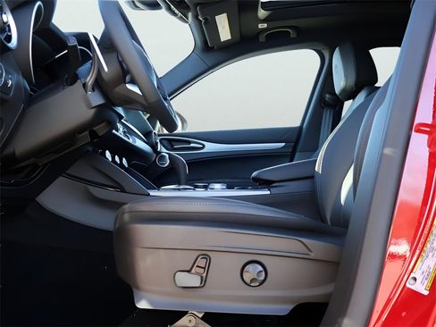 New 2025 Alfa Romeo Stelvio Sprint image 38
