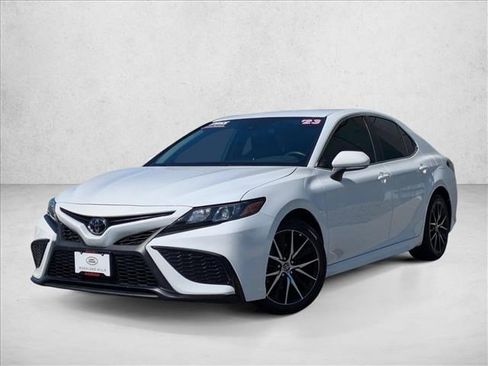 Used 2023 Toyota Camry SE FWD image 1