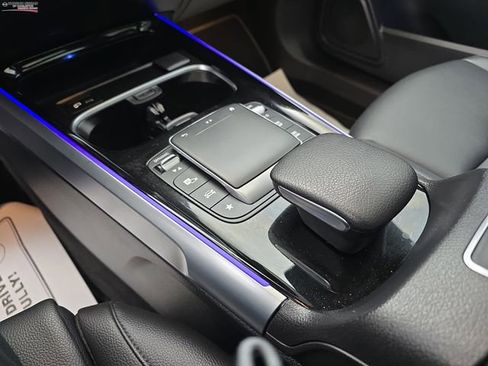 Used 2022 Mercedes-Benz GLB 250 4MATIC image 40