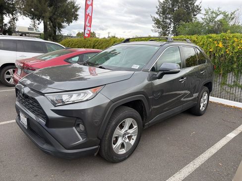 Used 2021 Toyota RAV4 XLE image 3