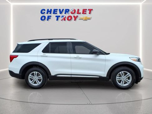 Used 2021 Ford Explorer XLT w/ Equipment Group 202A AWD/4WD image 8