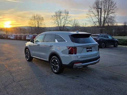 New 2026 Kia Sorento S image 5