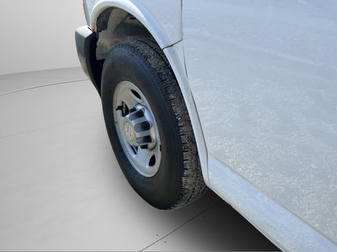 Used 2017 Chevrolet Express 2500 image 12