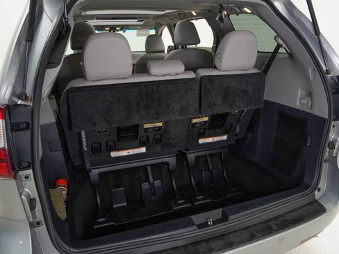 Used 2015 Toyota Sienna Limited Premium AWD/4WD image 31