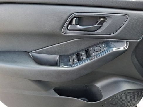 Used 2025 Nissan Rogue S FWD image 16