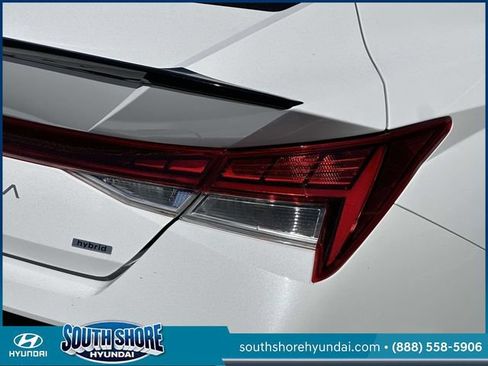 Certified 2025 Hyundai Elantra SEL w/ Cargo Package FWD image 11