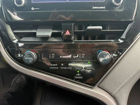 Used 2022 Toyota Camry SE FWD image 19