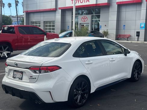 Used 2024 Toyota Corolla SE FWD image 3