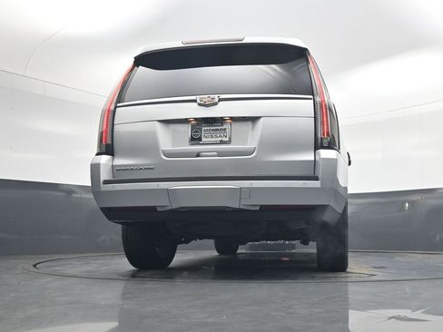 Used 2019 Cadillac Escalade Luxury AWD/4WD image 25