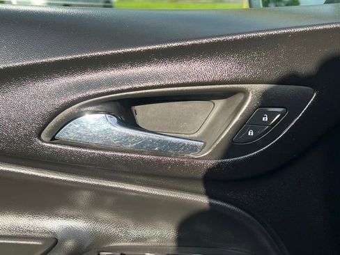 Used 2022 Chevrolet Equinox LT FWD image 17