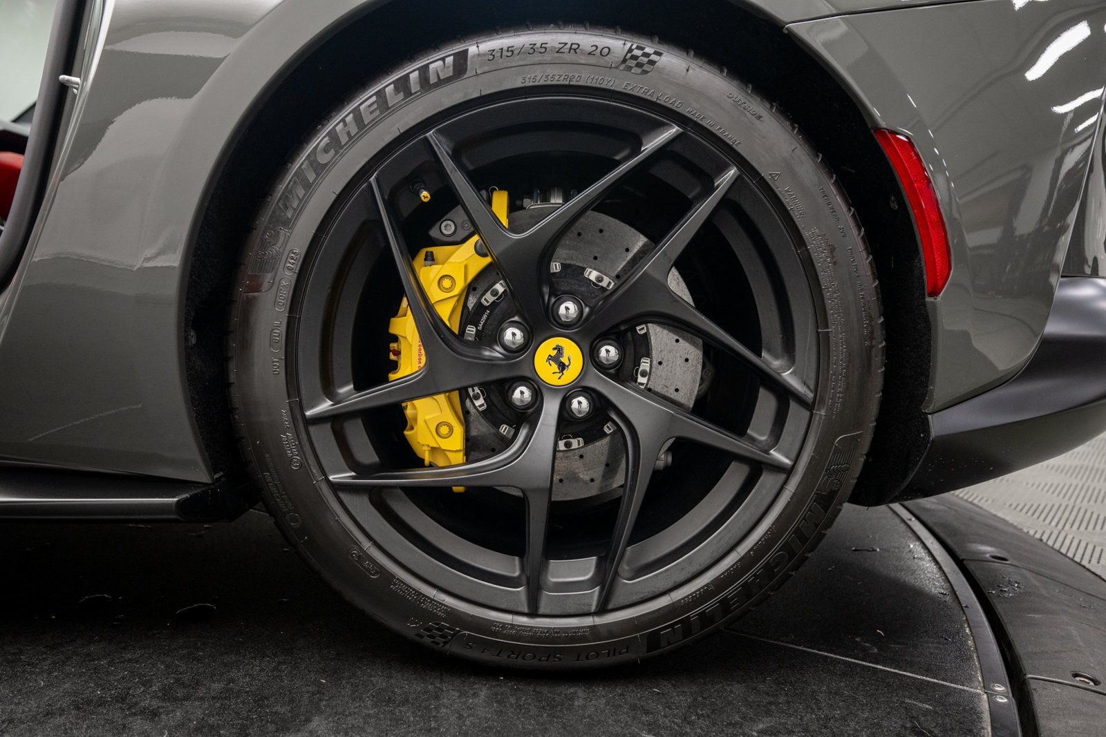 Used 2020 Ferrari 812 Superfast RWD image 41