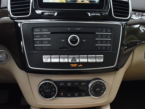 Used 2019 Mercedes-Benz GLE 400 4MATIC image 34
