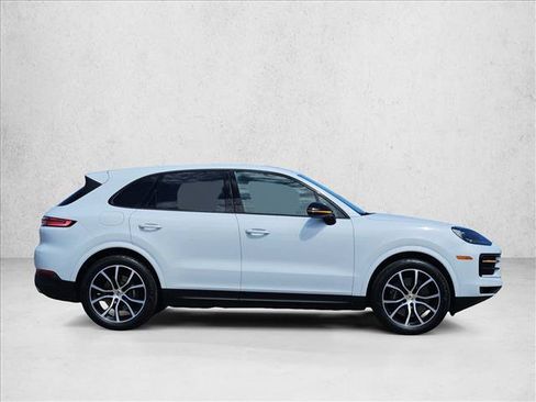 Used 2024 Porsche Cayenne AWD/4WD image 4