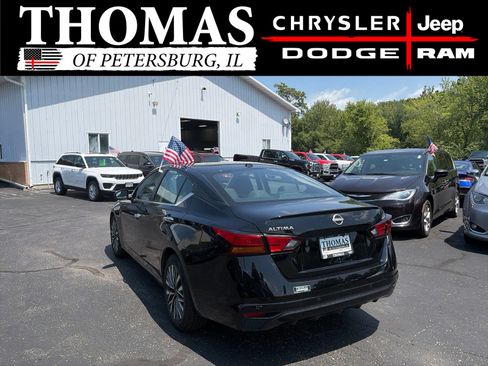 Used 2025 Nissan Altima 2.5 SV FWD image 5