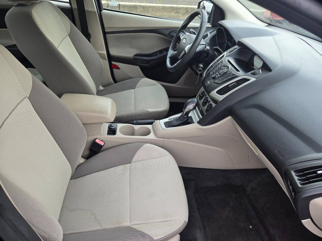 Used 2012 Ford Focus SE FWD image 23