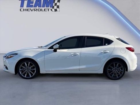 Used 2018 MAZDA MAZDA3 Touring FWD image 2