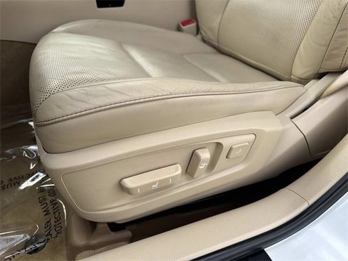 Used 2014 Lexus ES 350 w/ Luxury Package image 19