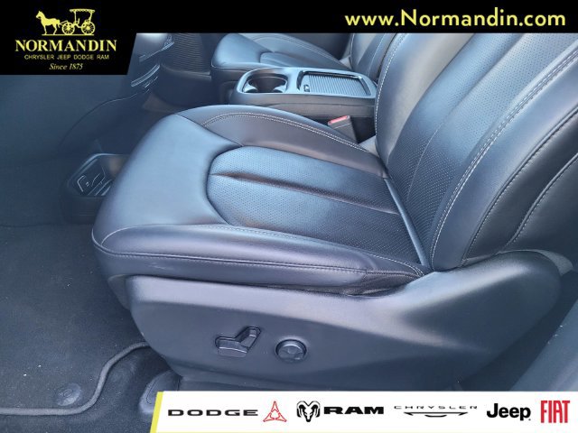 Used 2024 Chrysler Pacifica Limited FWD image 16