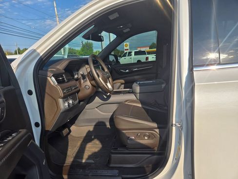 Used 2023 GMC Yukon XL Denali AWD/4WD image 7